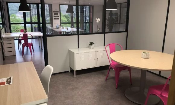 coworking-bureau-ferme-reventin-vaugris-urbidesk-eqhs.webp