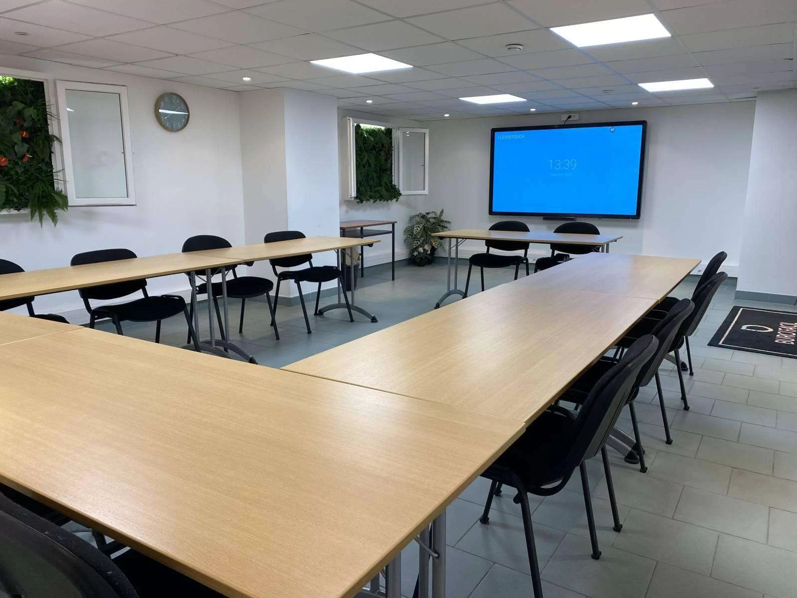 coworking-salle-de-reunion-la-seyne-sur-mer-urbidesk-r4sh.webp