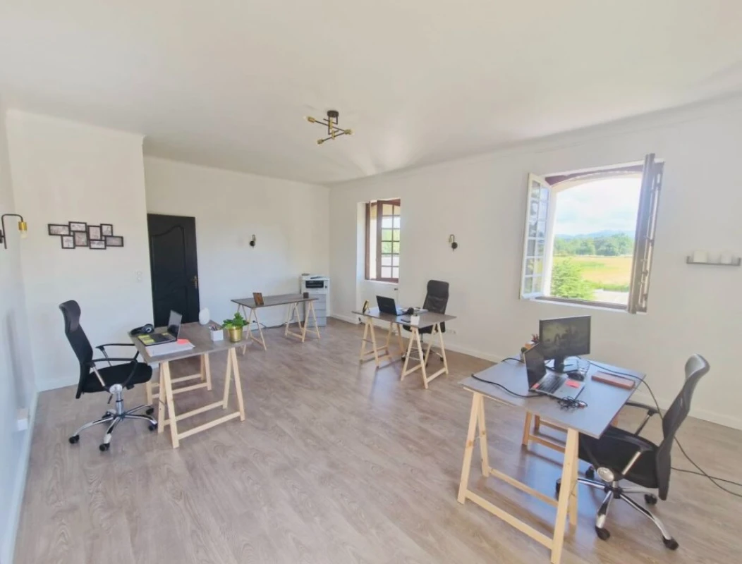 Location open space à Aureilhan