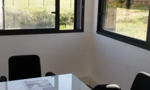 Bureau fermé  idéal pour votre activité professionnelle à Éguilles