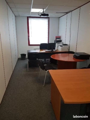 Bureau fermé  idéal pour votre activité professionnelle à Montigny-le-Bretonneux