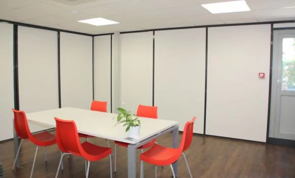 Salle de réunion  idéal pour votre activité professionnelle à Saint-Étienne