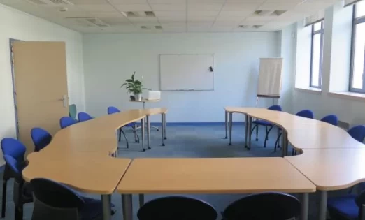 Salle de réunion  idéal pour votre activité professionnelle à Saint-Étienne