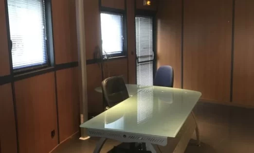 Bureau fermé  idéal pour votre activité professionnelle à Saint-Jean-de-la-Ruelle