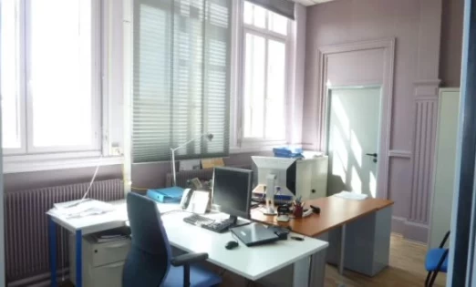Bureau fermé  idéal pour votre activité professionnelle à Vaulx-en-Velin