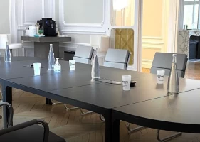 Salle de réunion  idéal pour votre activité professionnelle à Neuilly-sur-Seine