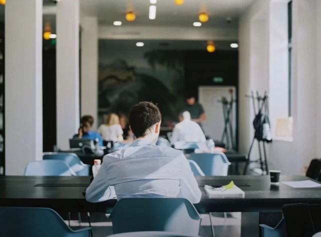 Bureau fermé  idéal pour votre activité professionnelle à Paris 8e Arrondissement