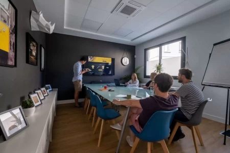 Salle de réunion  idéal pour votre activité professionnelle à Bordeaux
