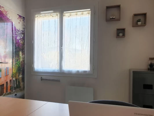 Bureau fermé  idéal pour votre activité professionnelle à Brignoles