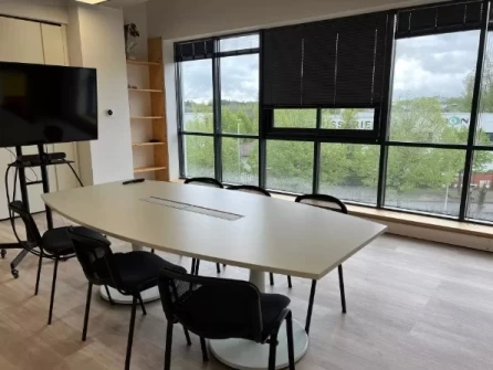 Bureau fermé  idéal pour votre activité professionnelle à Guyancourt