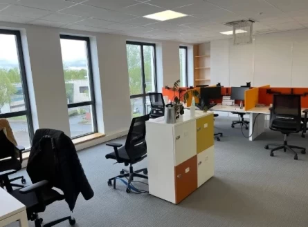 Bureau fermé  idéal pour votre activité professionnelle à Guyancourt