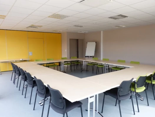 Bureau fermé  idéal pour votre activité professionnelle à Les Auxons
