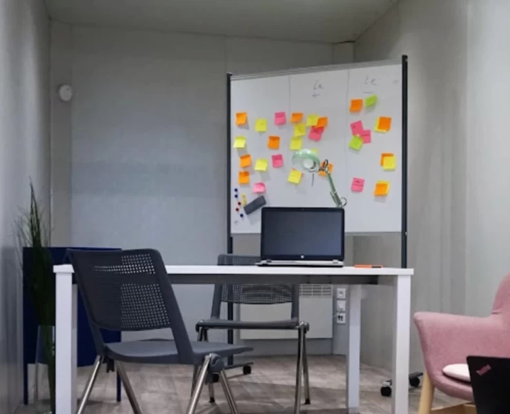 Salle de réunion  idéal pour votre activité professionnelle à Loir en Vallée