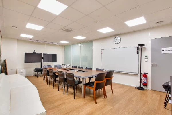 Bureau fermé  idéal pour votre activité professionnelle à Marseille 8e Arrondissement
