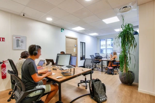 Bureau fermé  idéal pour votre activité professionnelle à Marseille 8e Arrondissement