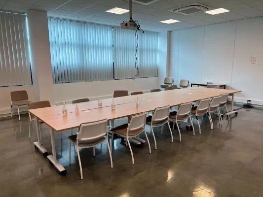 Plateau privé  idéal pour votre activité professionnelle à Montigny-le-Bretonneux