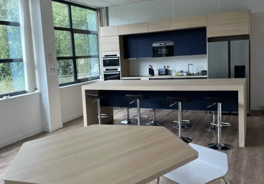 Bureau fermé  idéal pour votre activité professionnelle à Montigny-le-Bretonneux