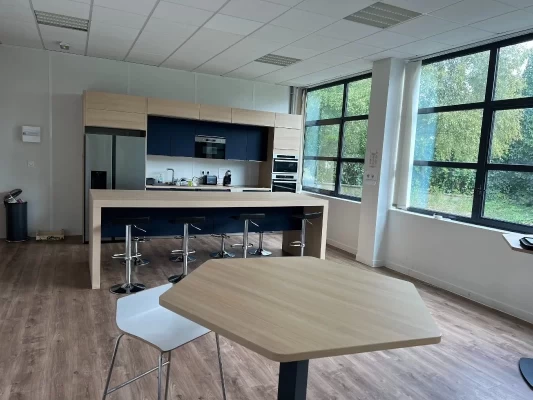 Bureau fermé  idéal pour votre activité professionnelle à Montigny-le-Bretonneux