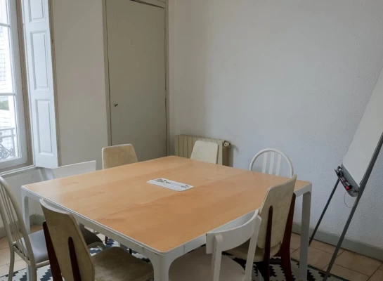 Bureau fermé  idéal pour votre activité professionnelle à Nîmes