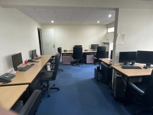 Bureau fermé  idéal pour votre activité professionnelle à Paris 18e Arrondissement
