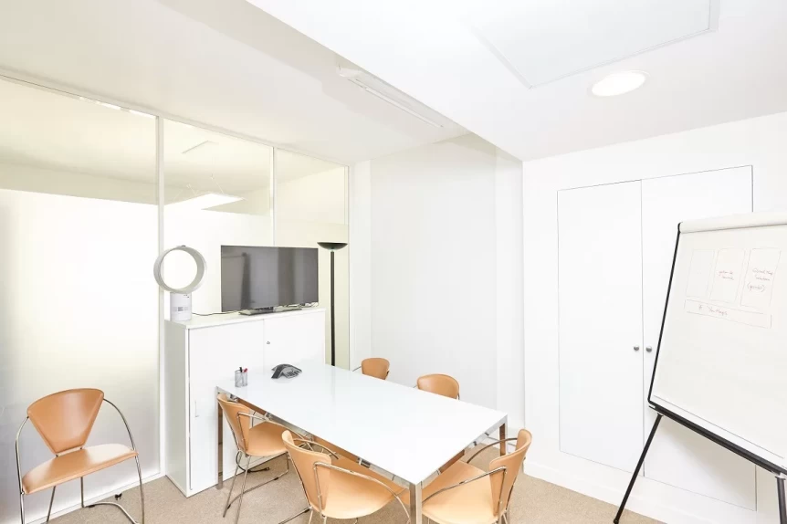 Bureau fermé  idéal pour votre activité professionnelle à Paris 8e Arrondissement