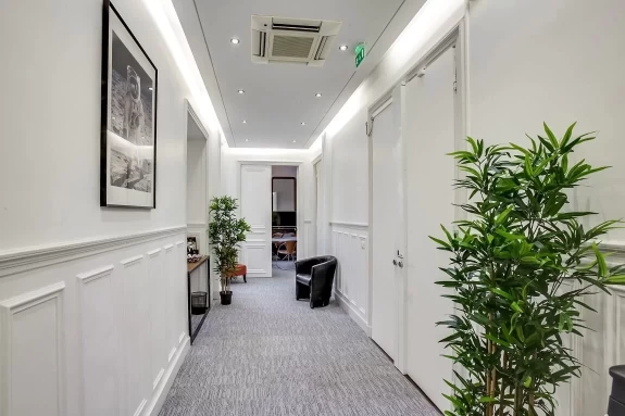 Bureau fermé  idéal pour votre activité professionnelle à Paris 8e Arrondissement