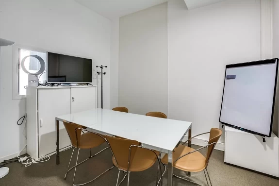 Bureau fermé  idéal pour votre activité professionnelle à Paris 8e Arrondissement
