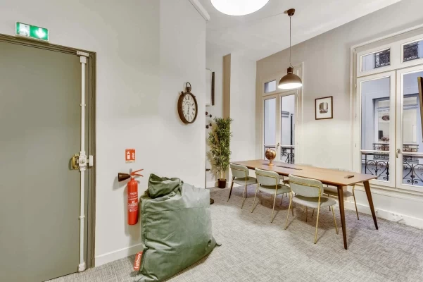 Bureau fermé  idéal pour votre activité professionnelle à Paris 8