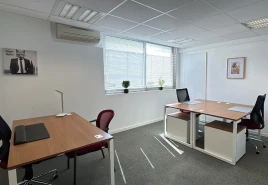 Bureau fermé  idéal pour votre activité professionnelle à Puget-sur-Argens