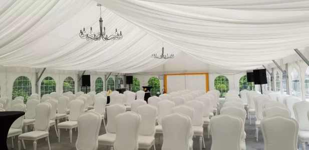Salle de réunion  idéal pour votre activité professionnelle à Saint-Étienne-de-Saint-Geoirs