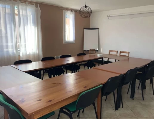 Salle de réunion  idéal pour votre activité professionnelle à Saint-Maximin-la-Sainte-Baume