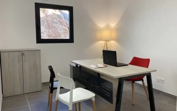 Bureau fermé  idéal pour votre activité professionnelle à Saint-Maxire