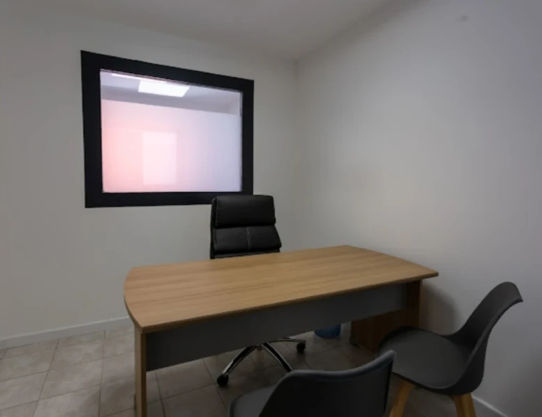 Bureau fermé  idéal pour votre activité professionnelle à Salon-de-Provence