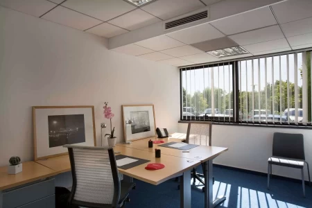 Bureau fermé  idéal pour votre activité professionnelle à Valbonne