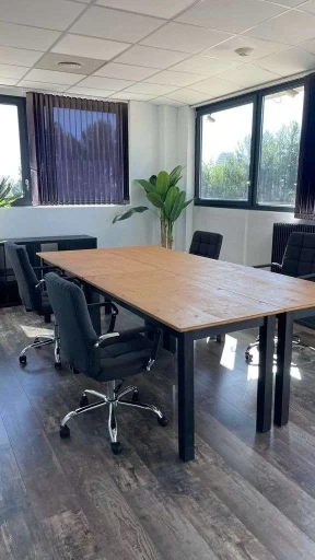 Bureau fermé  idéal pour votre activité professionnelle à Villeneuve-Loubet