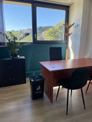 Bureau fermé  idéal pour votre activité professionnelle à Villeneuve-Loubet