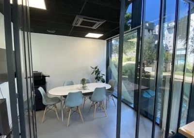 bordeaux-Urbidesk-ez7yi6.webp