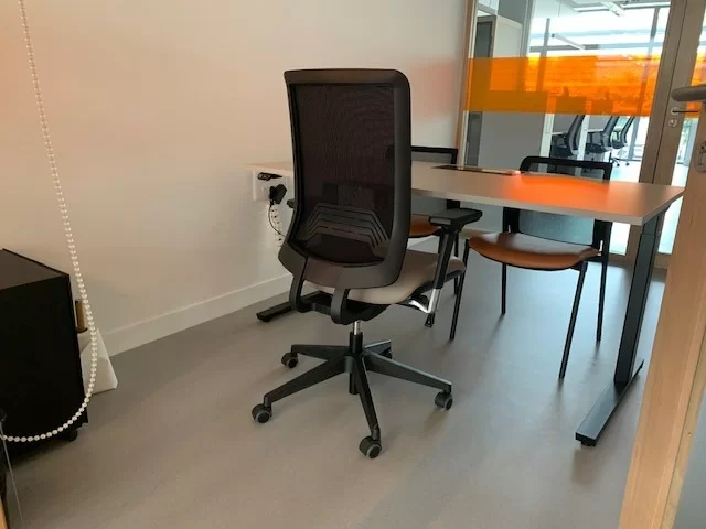 table-coworking-brive-la-gaillarde-Urbidesk-qIgf45.webp