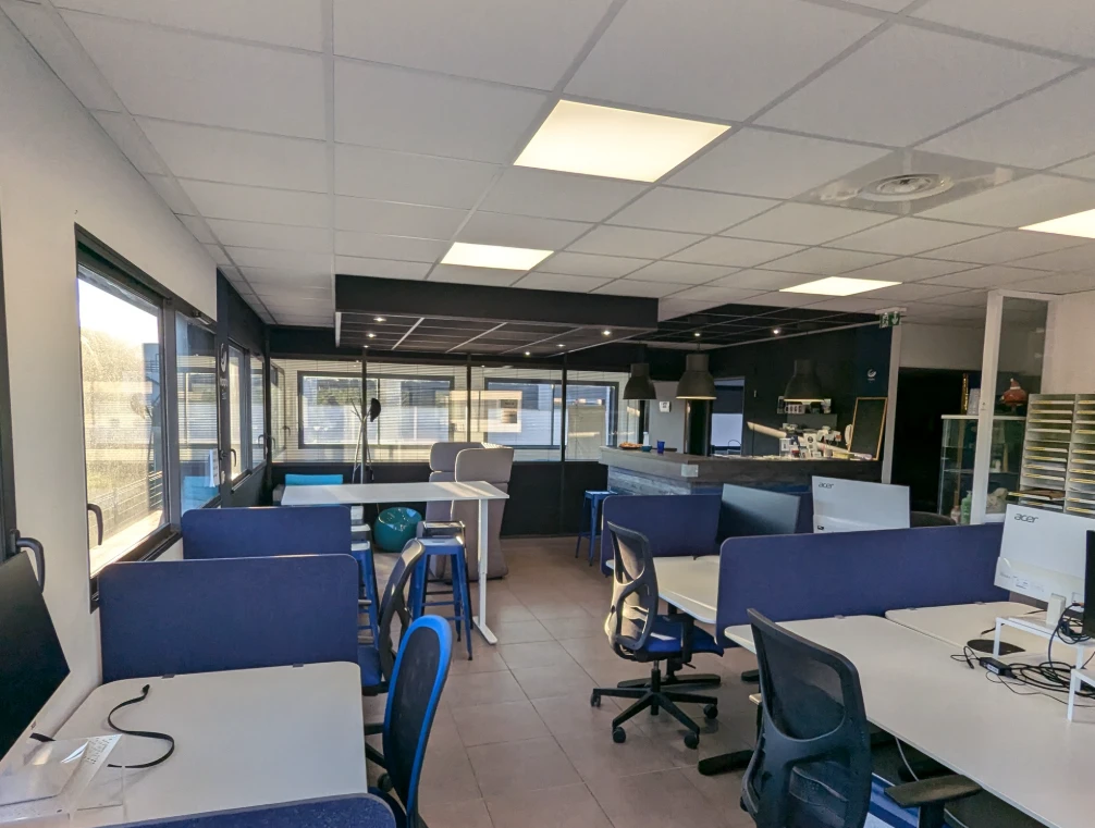 Location open space à Éguilles