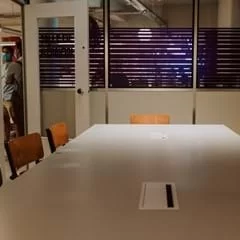 poste-de-travail-strasbourg-Urbidesk-f2iXjY.webp