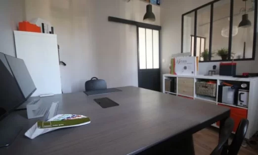 Bureau fermé  idéal pour votre activité professionnelle à Cenon
