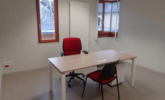 Bureau fermé  idéal pour votre activité professionnelle à Moulins-Engilbert
