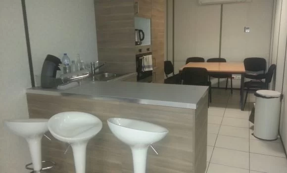 Bureau fermé  idéal pour votre activité professionnelle à Vaulx-en-Velin