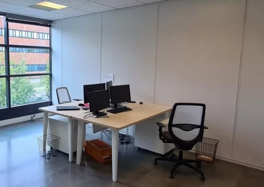 Bureau fermé  idéal pour votre activité professionnelle à Montigny-le-Bretonneux