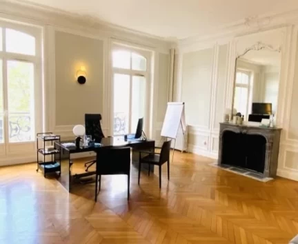 Bureau fermé  idéal pour votre activité professionnelle à Neuilly-sur-Seine