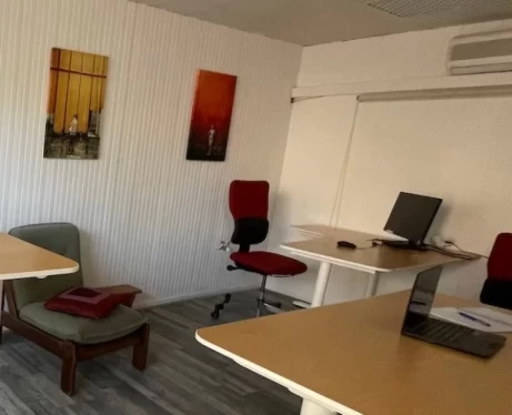 Bureau fermé  idéal pour votre activité professionnelle à Arudy