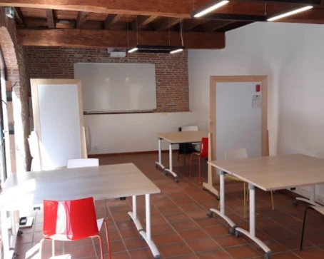 Espaces de coworking  idéal pour votre activité professionnelle à Ayguesvives