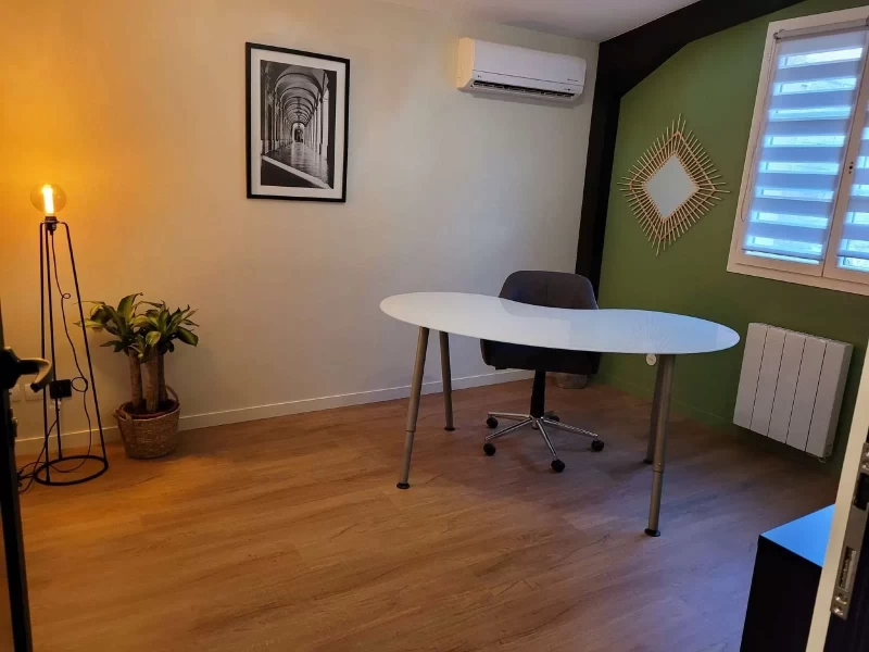 Bureau fermé  idéal pour votre activité professionnelle à Bernay