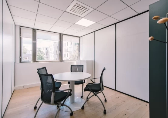 Bureau fermé  idéal pour votre activité professionnelle à Bordeaux