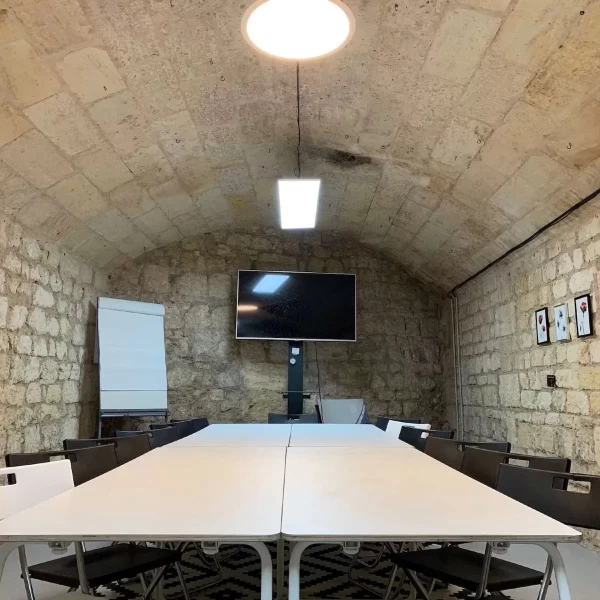Salle de réunion  idéal pour votre activité professionnelle à Bordeaux